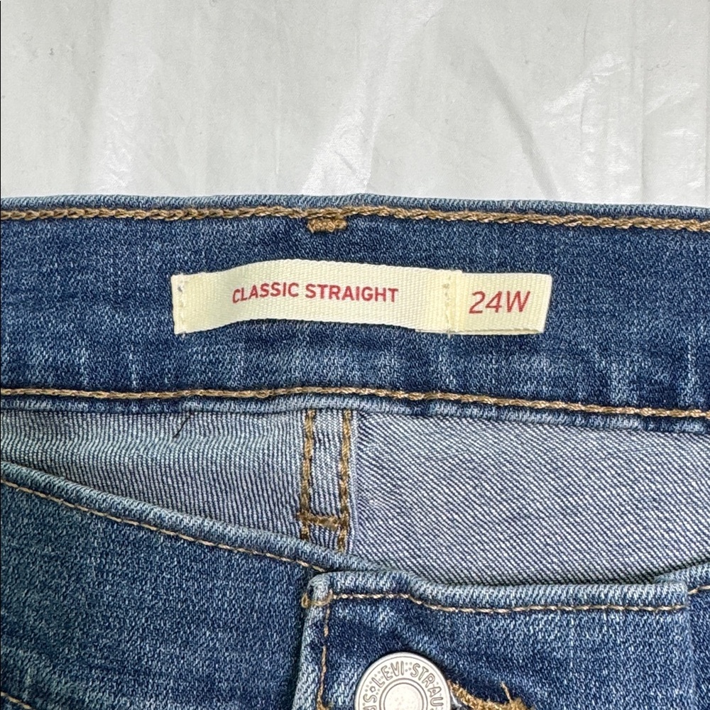 Levi's Women's Classic Straight Mid Rise Medium Wash Jeans. Size 24W. New - Picture 3 of 7